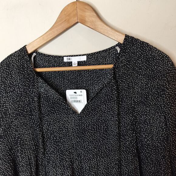 DR2 Tasseled Blouse Top Black White Dotted Pleated NWT - Picture 3 of 8